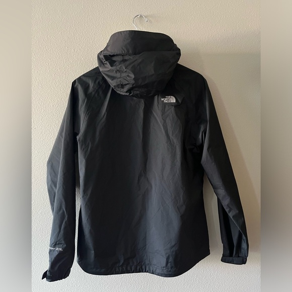 TNF Rain Jacket Medium - Picture 2 of 15